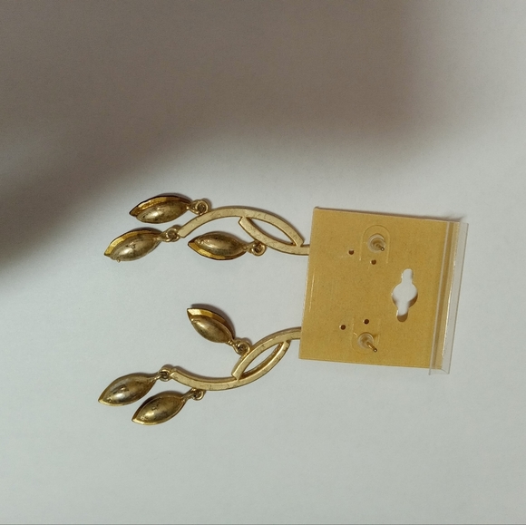 Diamond Cut Amber Pierce Earrings in Gold Settings Hanging 2" long - Picture 4 of 5